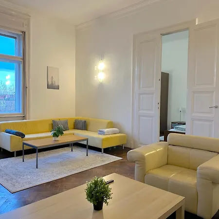 Stunning 150M2 3-Bedroom With Balcony Budapest Exterior photo