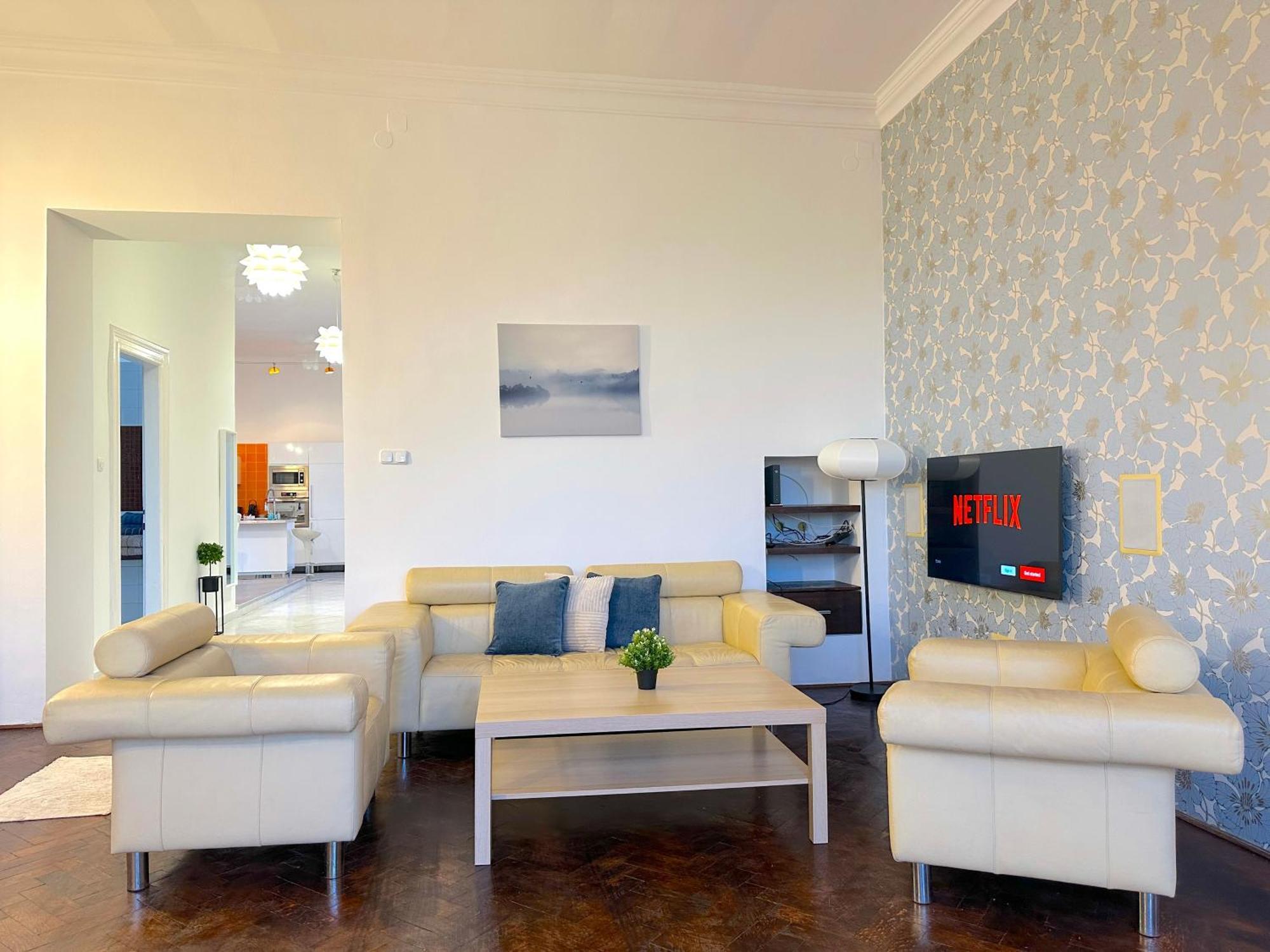 Stunning 150m2 3-bedroom With Balcony Apartmán *